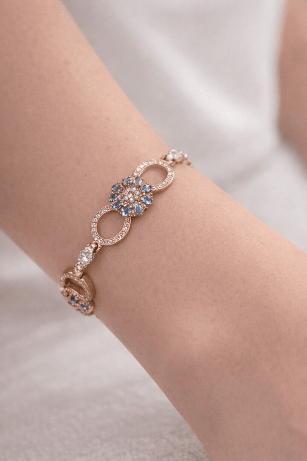 gümüş ve bronz Üzerine mavi topaz taşlı bileklik gümüş ve bronz Üzerine açık mavi topaz taşlı bileklik