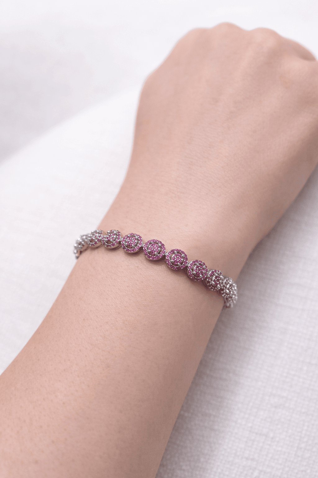 Gümüş Üzerine 500 Yakut Taşlı Yuvarlak Detaylı Bileklik - Görsel 2