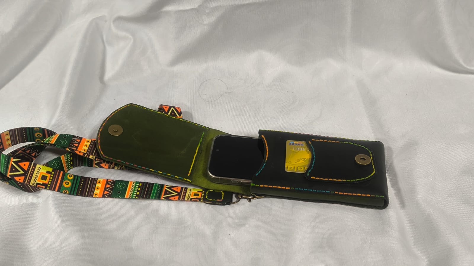 portre detaylı el yapımı hakiki deri telefon Çantası portre detaylı el yapımı hakiki deri telefon Çantası