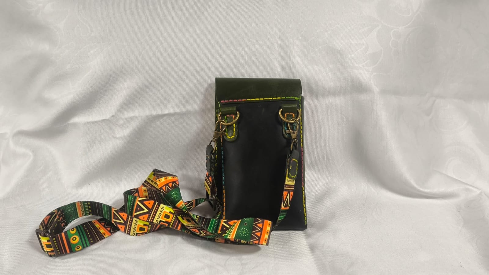 portre detaylı el yapımı hakiki deri telefon Çantası portre detaylı el yapımı hakiki deri telefon Çantası