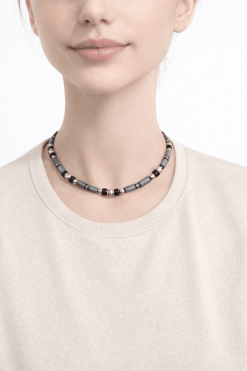 gri & siyah boncuklu gümüş renk metal detaylı misinalı kolye gri & siyah boncuklu gümüş renk metal detaylı misinalı kolye